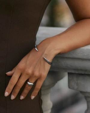 Edblad rannekoru, CREST BANGLE STEEL Hopeanharmaa