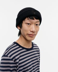 marimekko-naisten-pipo-pavva-solid-musta-1