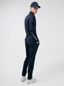 j-lindeberg-miesten-housut-vent-golf-pant-musta-1