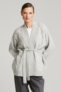 andiata-naisten-villatakki-augusta-cable-knit-vaaleanharmaa-1