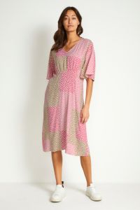 culture-naisten-mekko-tyra-dress-vaaleanpunainen-kuosi-1