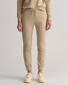 gant-collegehousut-tonal-archive-shield-sweat-pant-vaalea-beige-1