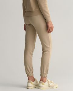 gant-collegehousut-tonal-archive-shield-sweat-pant-vaalea-beige-2