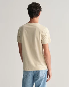 gant-miesten-t-paita-reg-shield-ss-t-shirt-beige-2