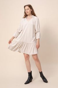 halo-naisten-mekko-tundra-linen-mini-dress-luonnonvalkoinen-1
