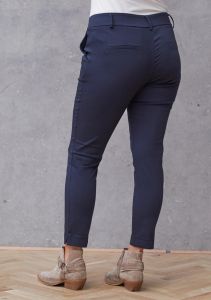 isay-naisten-chinot-isay-chino-pant-tummansininen-2