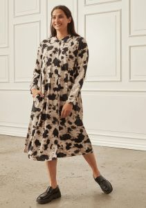 isay-naisten-mekko-annika-button-dress-musta-kuosi-1