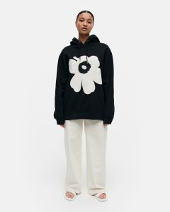 marimekko-huppari-runoja-unikko-placement-musta-1