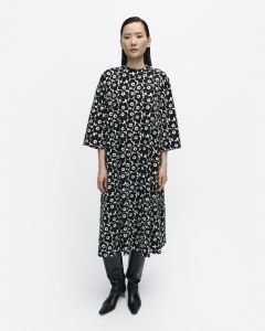 marimekko-naisten-mekko-vaula-unikko-trikoomekko-mustavalkoinen-1