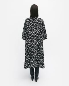 marimekko-naisten-mekko-vaula-unikko-trikoomekko-mustavalkoinen-2