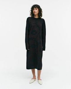 marimekko-naisten-neulemekko-ennallaan-unikkoneulemekko-musta-kuosi-1