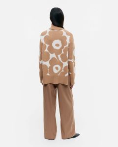 marimekko-naisten-neulepusero-opaakki-unikko-beige-kuosi-2