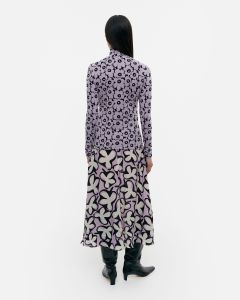 marimekko-naisten-paita-jakala-unikko-musta-kuosi-2