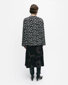 marimekko-naisten-trikoopaita-valkea-unikko-trikoopaita-mustavalkoinen-2
