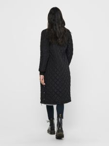 only-naisten-tikkitakki-onljessica-x-long-quilted-coat-noos-musta-2