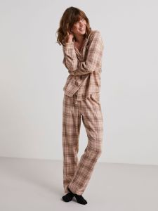 pieces-naisten-pyjamasetti-pcera-pyjamas-set-vaaleanpunainen-ruutu-1