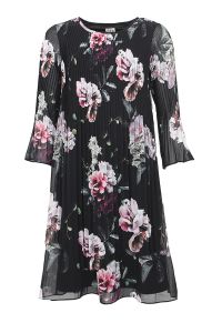 s-t-i-naisten-mekko-kendrinna-dress-musta-kuosi-1