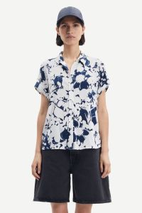 samsoe-and-samsoe-naisten-kangaspusero-majan-ss-shirt-aop-9942-sininen-kuosi-1