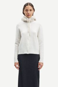 samsoe-and-samsoe-naisten-neuletakki-nor-short-cardigan-7355-luonnonvalkoinen-1