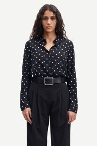 samsoe-and-samsoe-naisten-paita-milly-shirt-aop-9942-musta-kuosi-1