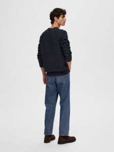 selected-miesten-neulepusero-k-thim-structure-crew-tummansininen-2