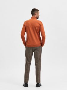selected-miesten-pooloneule-berg-roll-neck-oranssi-2