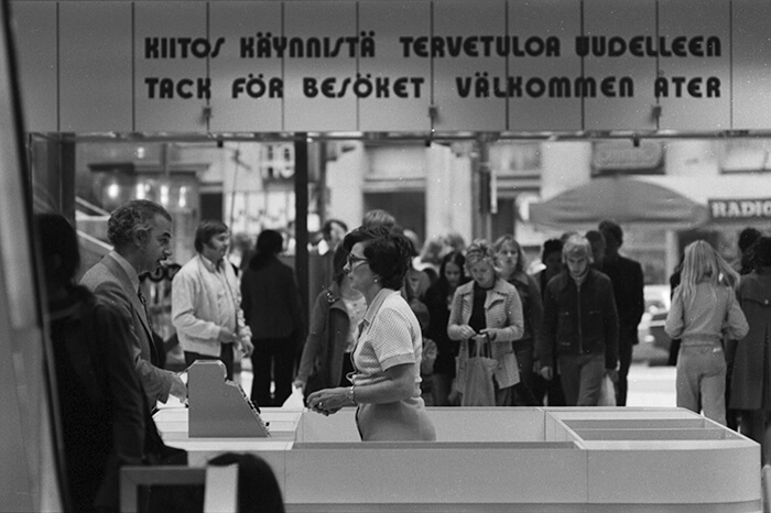 Kaisaniemenkatu 5. Pukevan uudistunut tavaratalo laajennusosan valmistuttua